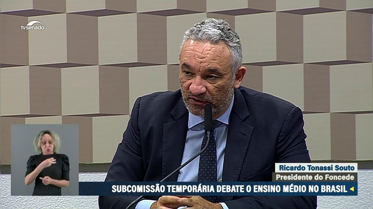Ao vivo: audiência pública para Avaliar o Ensino Médio – 17/5/23